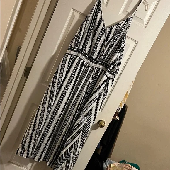 BloomChic Monochrome Patterned Maxi Dress - Picture 2 of 4